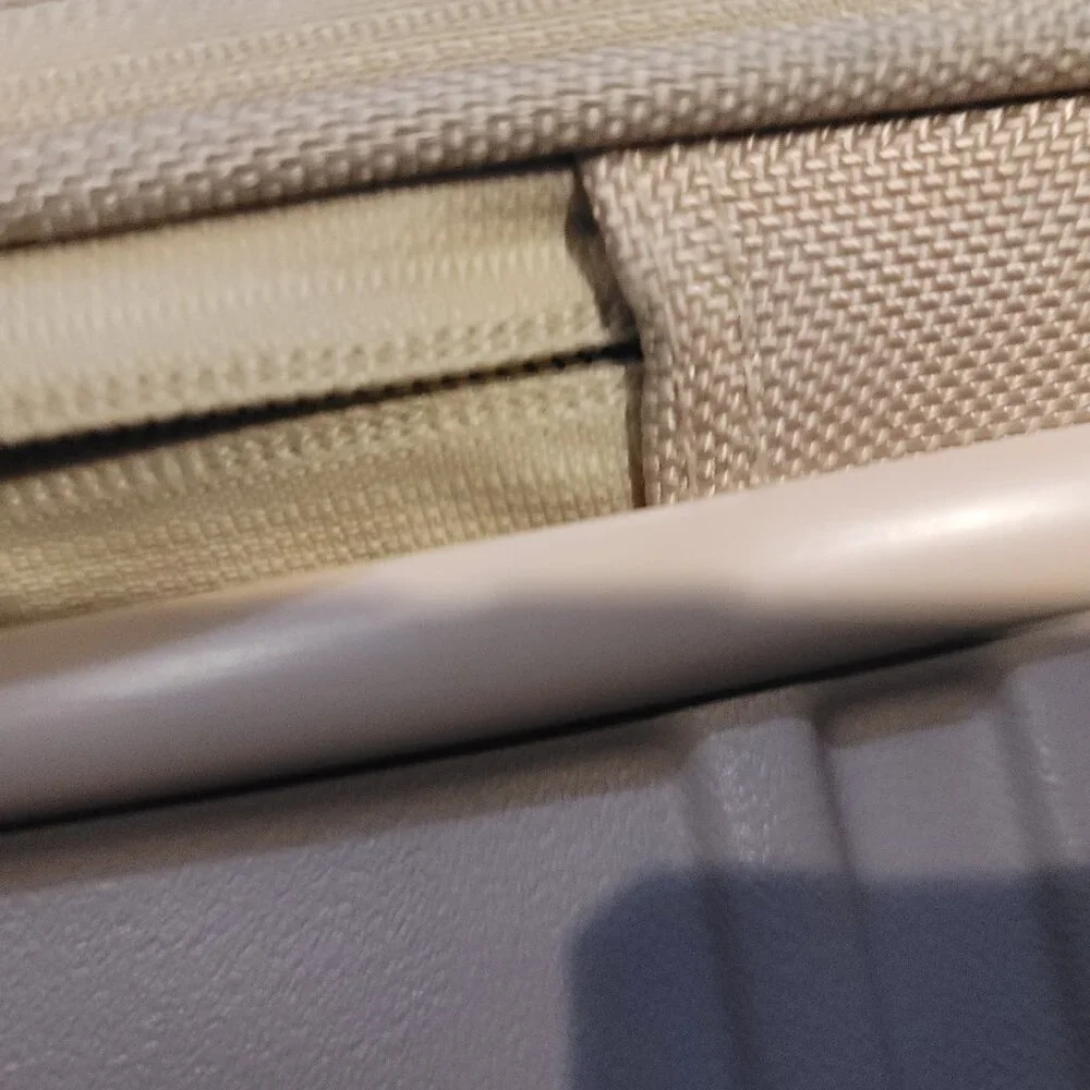 DEFECTS (ONE ZIPPER MISSING ) BEIS BEIGE CARRY-ON 22